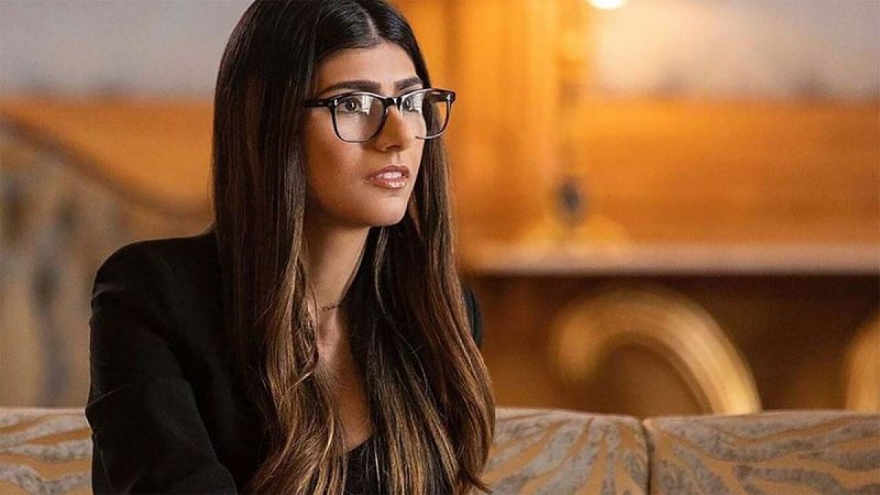 Ünlü Oyuncu Mia Khalifa Banyodan Tiktok Yayını Açtı! Khalifa’nın Banyodaki Hali Gündem Oldu! Hel Öyle Bir Şey Yaptı Ki…