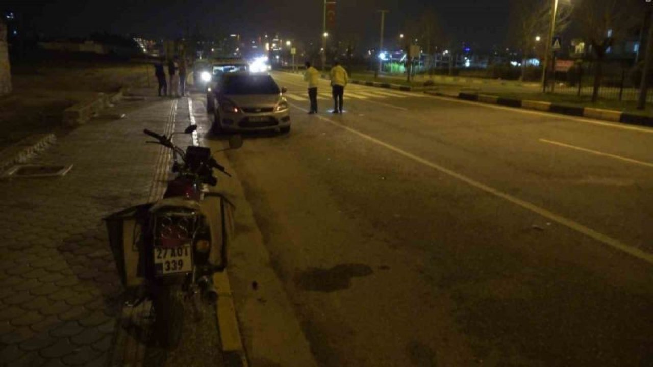 Gaziantep'te Seyir halindeki araç, motosiklete çarpıp yola savurdu: 2 ağır yaralı