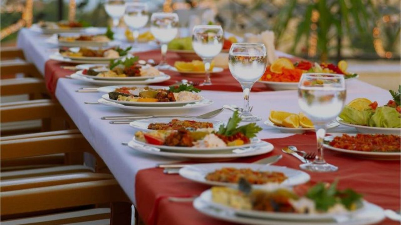 Gaziantep İftar Sofraları Boş Kaldı! Menüler, Kişi Başı 700 TL'den Hizmete Sunuldu!