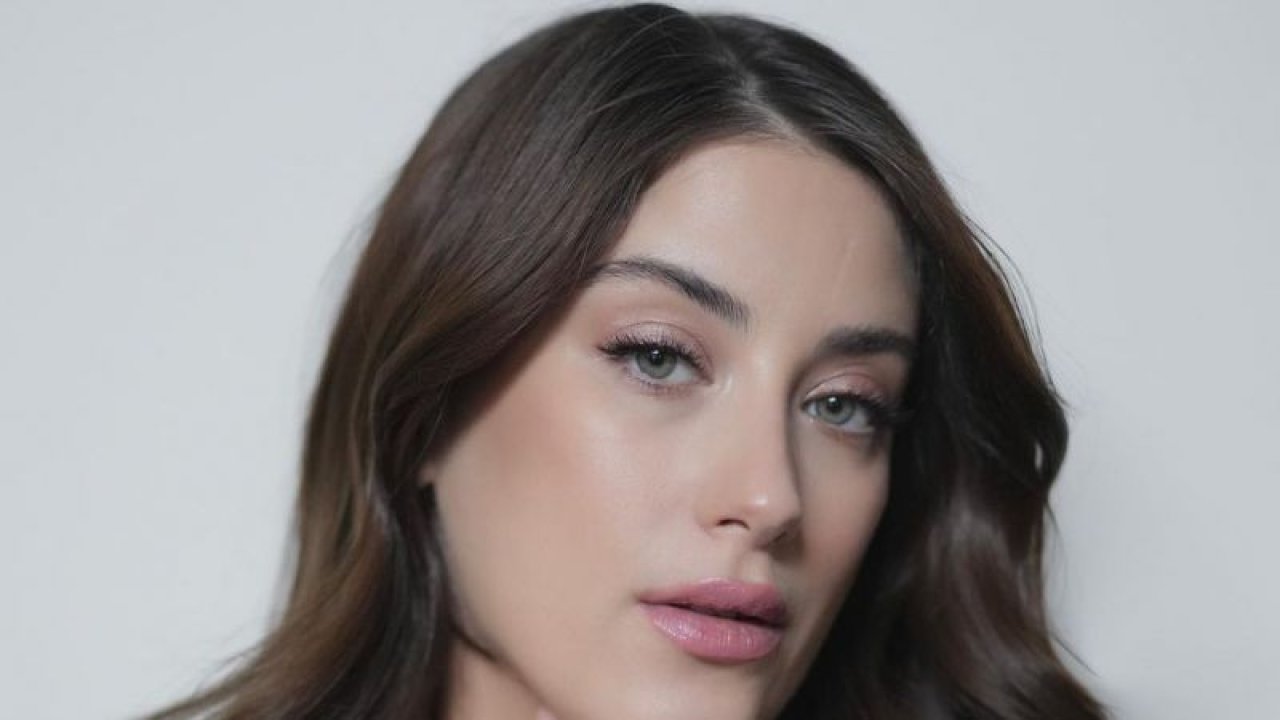 Hazal Kaya Setlerin Tozunu Attırdı! Paylaşımı Olay Oldu! Pera Palas’ın Yıldızından Şaşırtan Paylaşım…