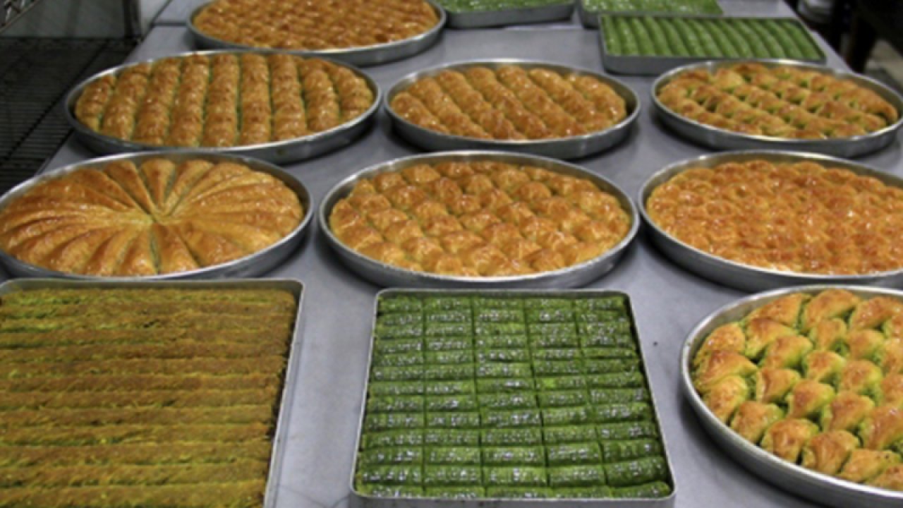 Antep Baklavasına bu sefer de SEL ZAMMI geliyor. Gaziantep Baklavasının Kilosunun Fiyatı FÜZE GİBİ UÇACAK