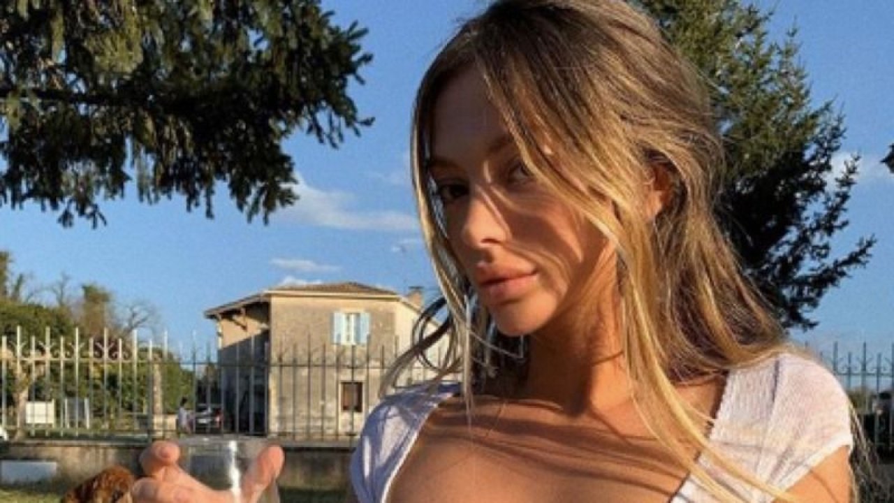 Instagram fenomeni Mathilde Tantot’un yatak pozuna beğeni yağdı! Siyah iç çamaşırı ile kusursuz fiziğini sergiledi