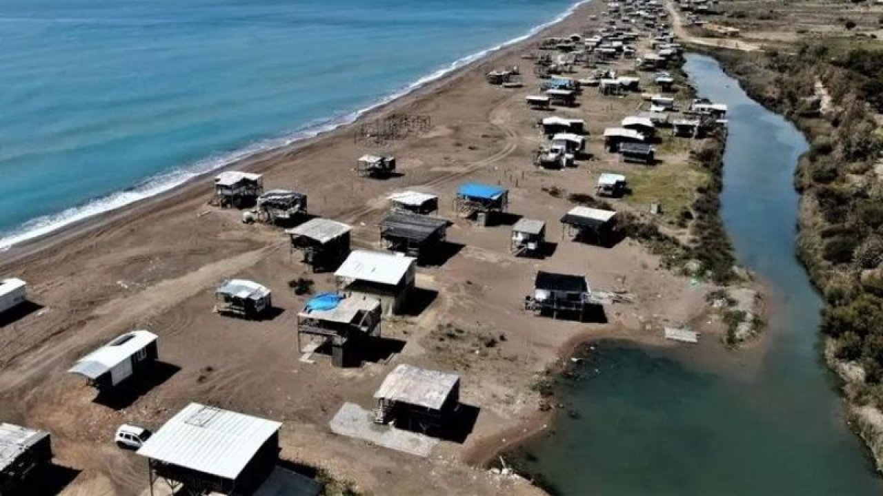 Antalya’da Lüks Otellerin Yanında Dar Gelirli İçin Tatil İmkânı! Çardaklar Kasım Ayına Kadar Kullanılıyor!