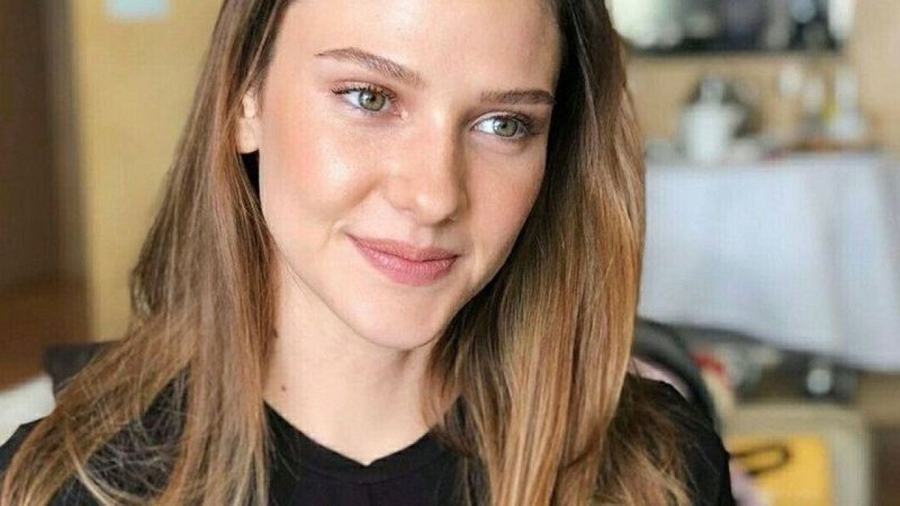 Alina Boz kendisinden 17 yaş büyük sevgilisi fotoğraflarını paylaştı! Mithat Can Özer ve Alina Boz göz doldurdu!