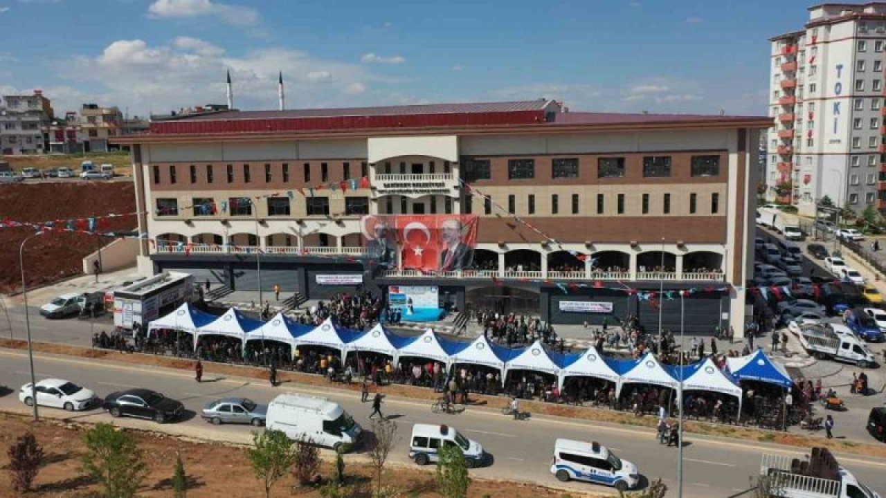 Şahinbey Belediyesi tarafından yapılan Geylani Kültür, Spor Merkezi ve Pazar Yeri törenle hizmete girdi