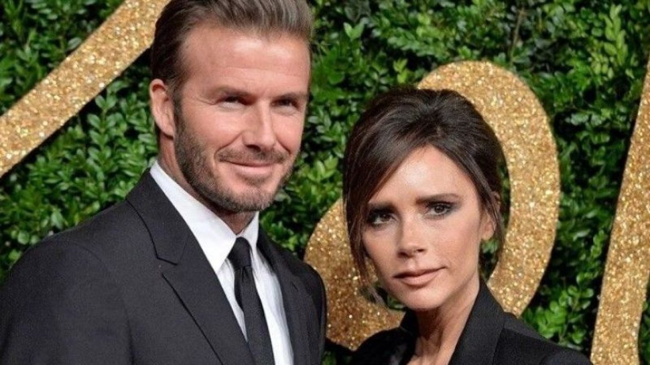 David Beckham çıplak vücuduyla hayranları şoka soktu! Victoria Beckham’dan romantik paylaşım gecikmedi…