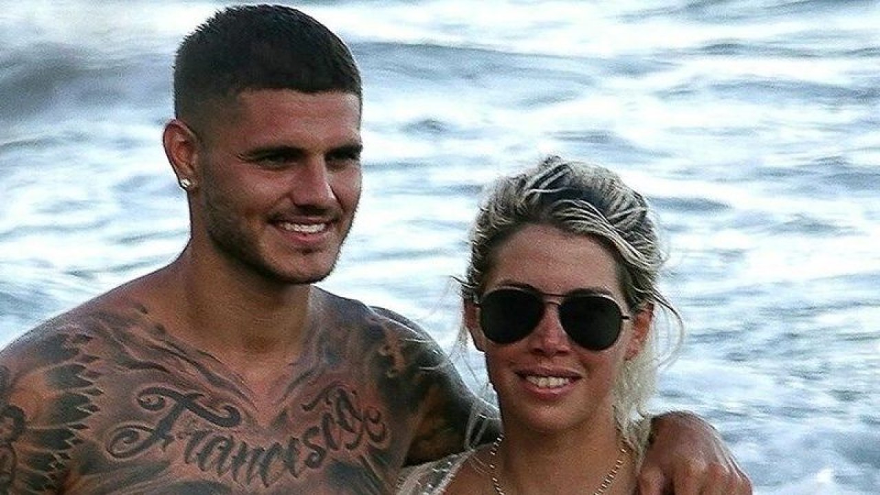 Wanda Nara sosyal medyadan bornozuyla paylaştı; göğüs dekoltesi olay yarattı! Mauro Icardi yorum yapamadan duramadı! Meğer…