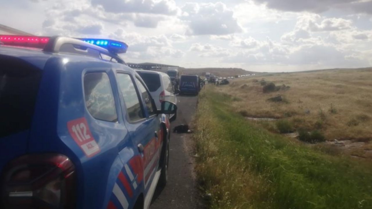 Şanlıurfa - Gaziantep karayolunda Feci Kazada ölen 6 kişinin kimliği belirlendi. Hayatını kaybeden 6 kişinin Hatay’da yaşayan depremzedeler oldukları öğrenildi.