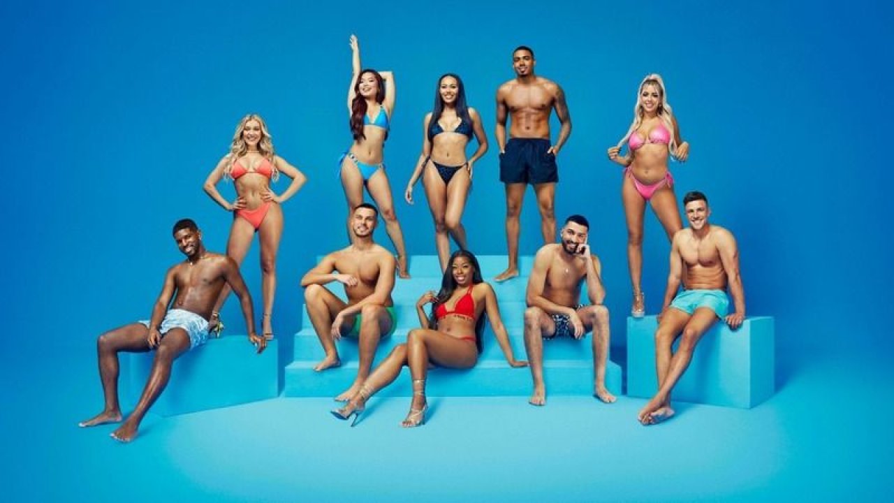 Love Island’ın fenomeni Ellie “Öleceğimi düşündüm” dedi 18 yaşındaki yara izini kasığını açarak paylaştı! Ölümle burun buruna getiren o kazanın izleri…