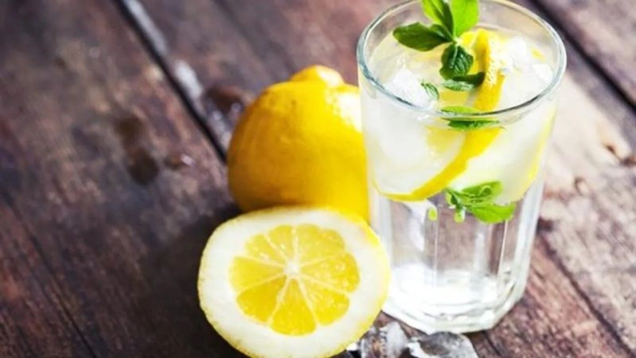 Suyunuza ekleyeceğiniz birkaç damla limonla metabolizmanızı hızlandırın! Limonlu suyla yağları yakmak daha kolay!