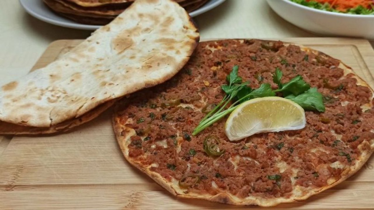 Yaz geldi lahmacun fiyatları ortaya çıkmaya başladı! Özge Ulusoy ise lahmacun fiyatları için…