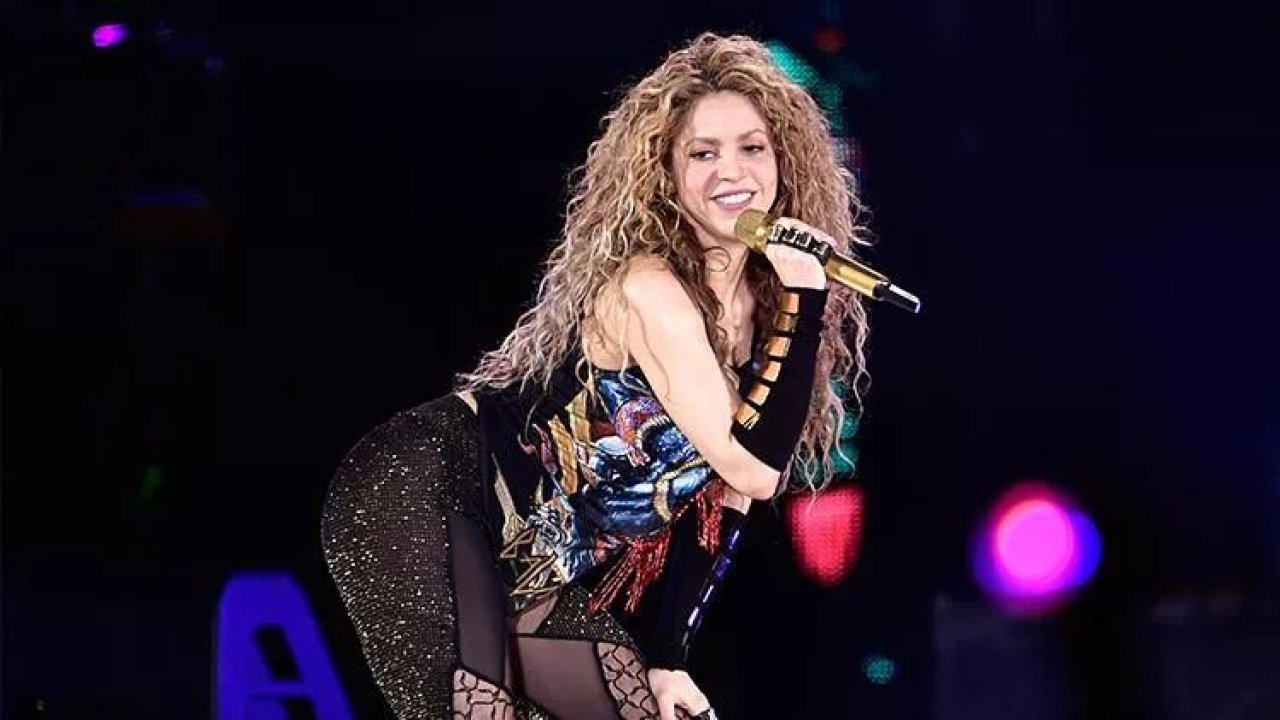 Shakira’dan yeni bir aşk haberi! Ünlü isim bu kez dünyaca ünlü o isim ile görüntülendi!