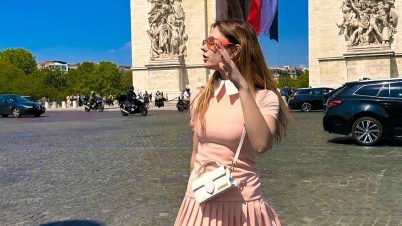 Nilsu Berfin Aktaş pembe mini etekli tarzı ile Paris’i dile getirdi! “Bebek gibisin”