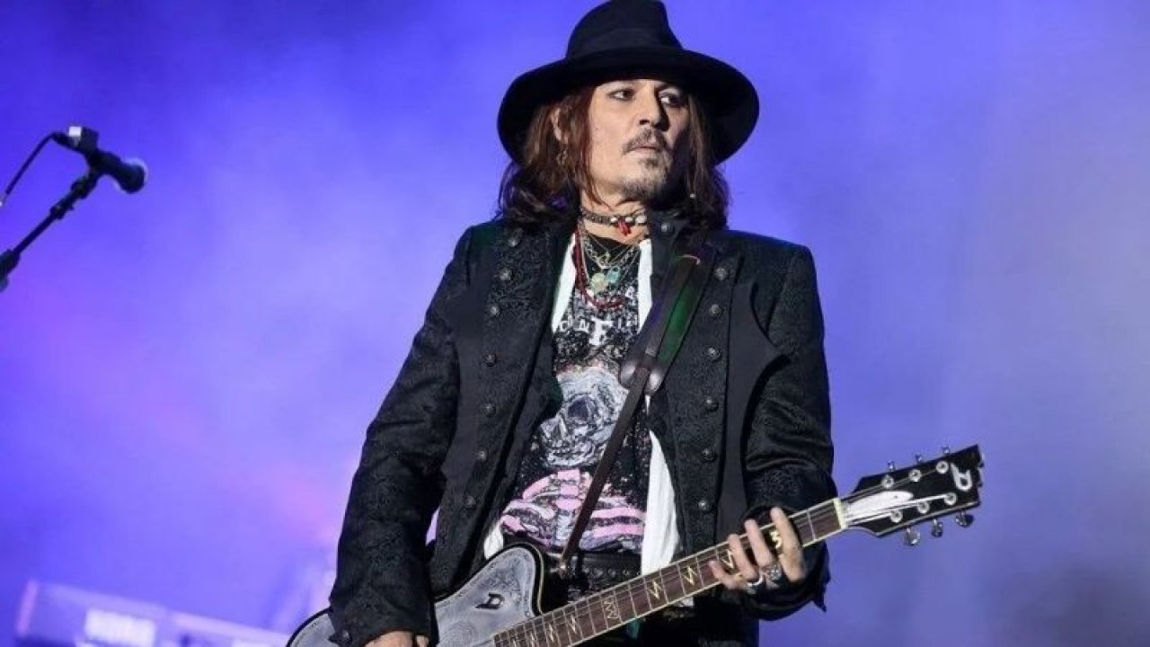 Johnny Depp’e İstanbul’da sürpriz doğum günü kutlaması! Ünlü aktörün doğum gününe birçok ünlü isim katıldı!