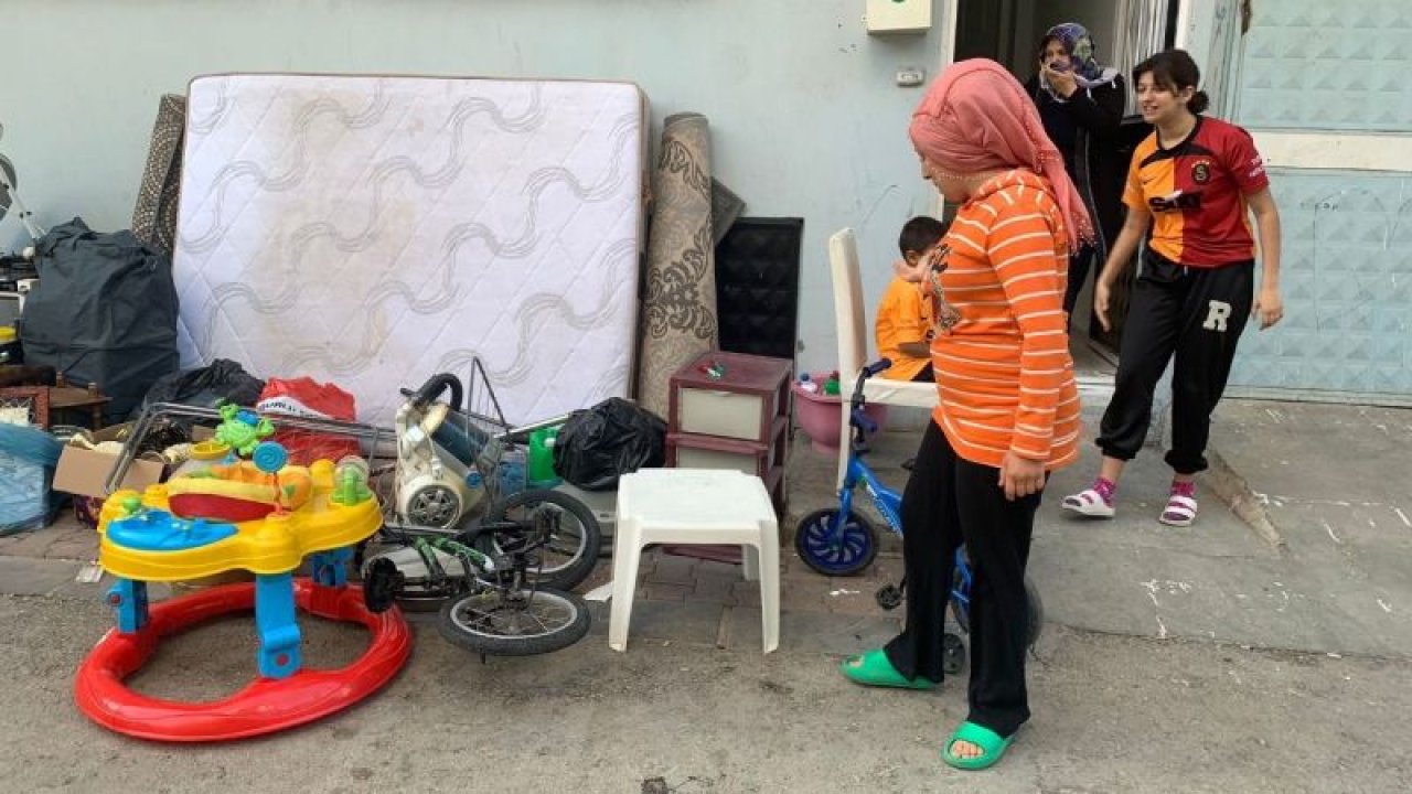 Gaziantep'te yaşayan 4 kişilik aile sokakta kaldı! Ev sahibi eşyaları sokağa atarak evi başkasına kiraladı