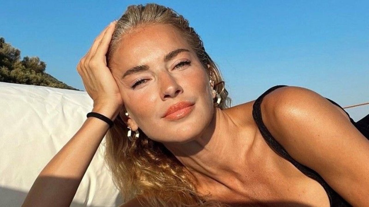 Burcu Esmersoy’dan bikini şov! Ünlü isim bikinili pozlarını peş peşe yayınlamaya devam ediyor!