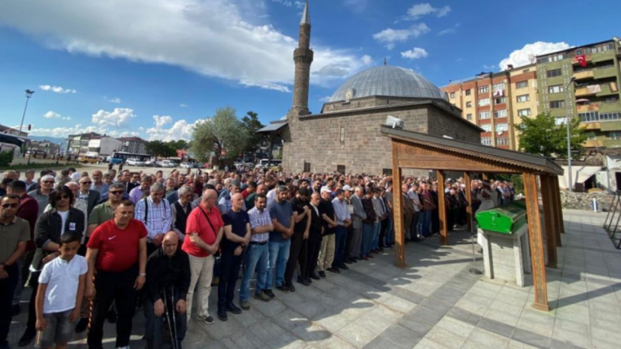 Erol Maraş'tan Başsağlığı Mesajı! Erzurum TRT Radyosu emekli personeli Cihat Demirceylan'ı son yolculuğuna uğurlandı