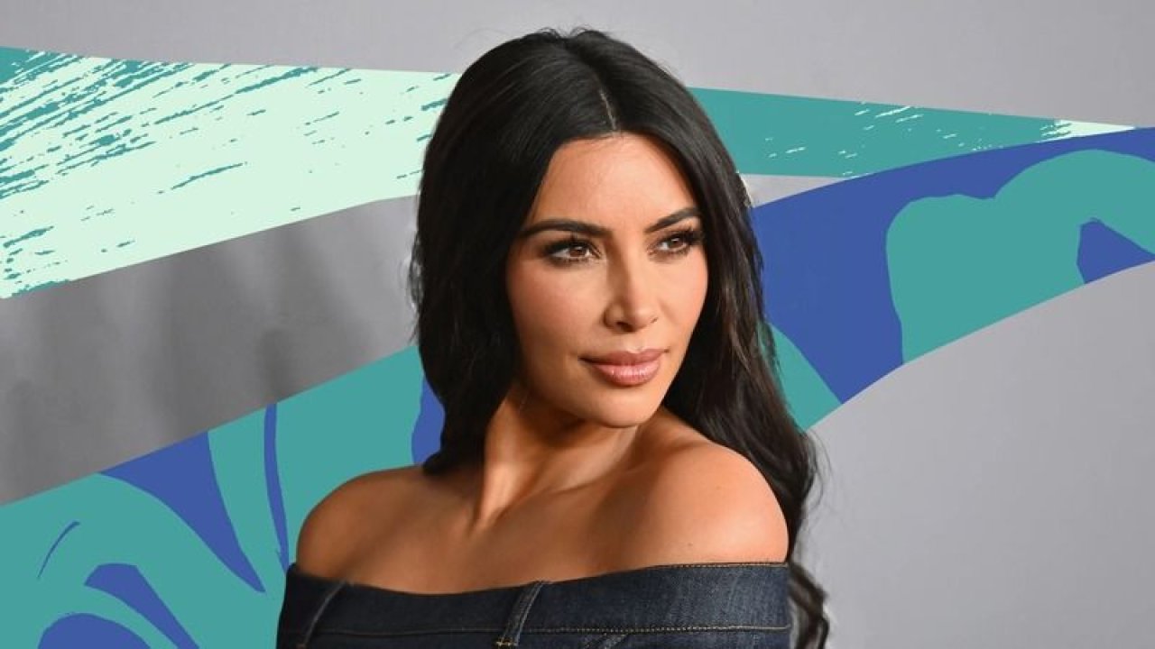 Kim Kardashian’ın yeni pozları görenleri hayrete düşürdü! Yapamayacağı şey yok: Erkekleri şezlong gibi kullandı!