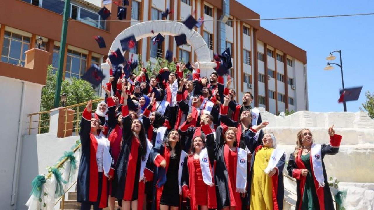 GAÜN turizm ve otelcilik meslek yüksekokulu’nda mezuniyet sevinci