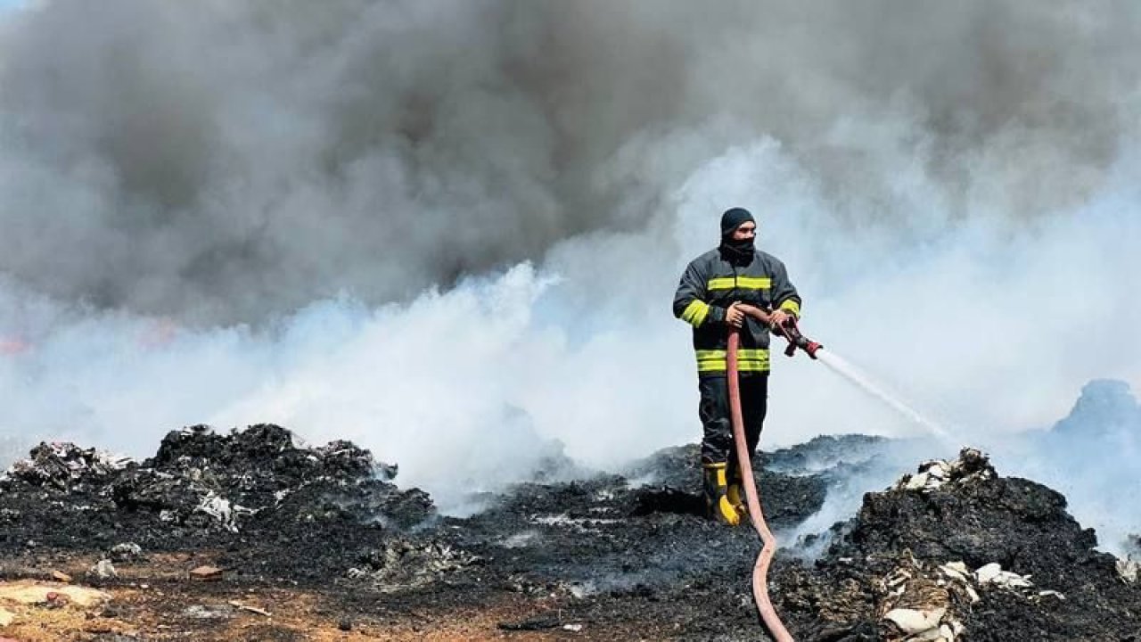 Gaziantep'te çöplük alanda çıkan yangın kontrol altına alındı. Dumandan etkilenen 2 kişi ayakta tedavi edildi