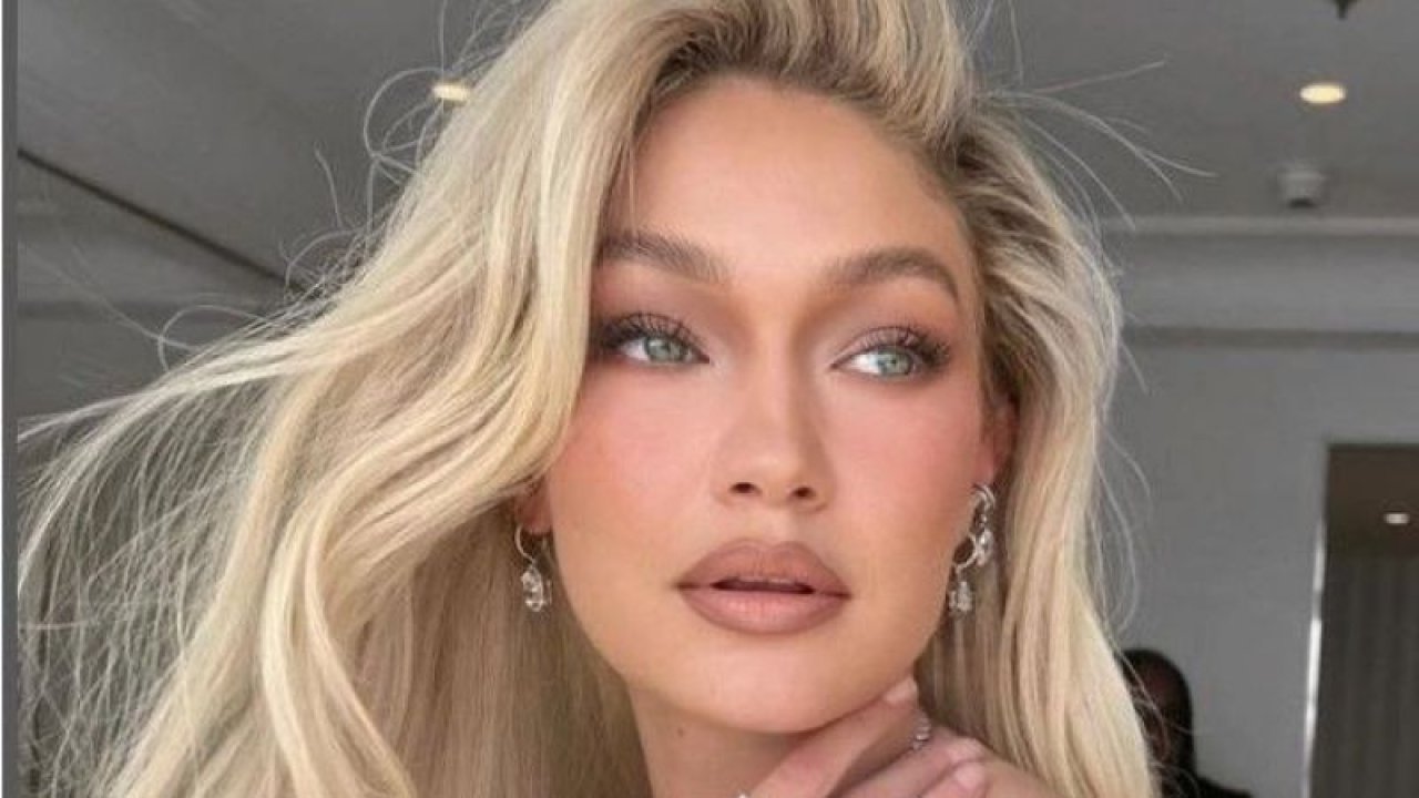 Gigi Hadid yeni dövmesini kalçasına yaptırdı! Takipçileriyle paylaşmaktan çekinmedi! Bikinili pozuyla nefes kesti...