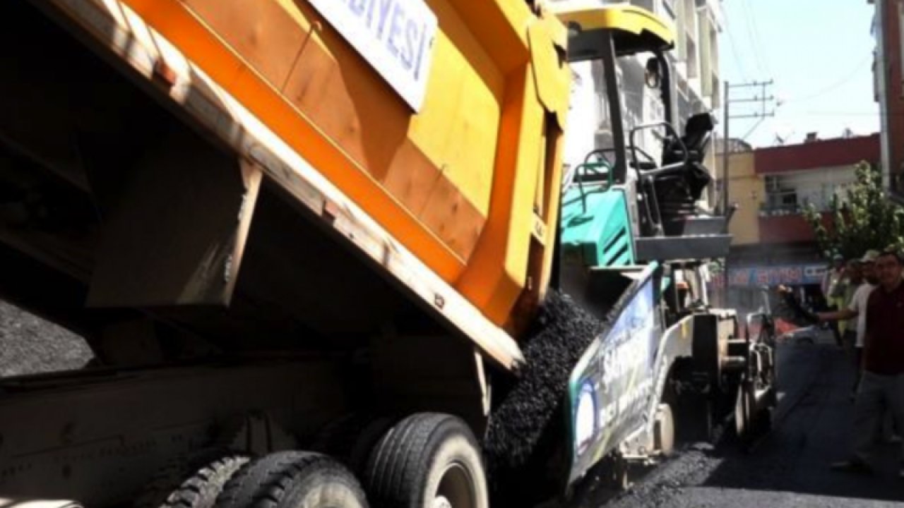 Gaziantep Şahinbey'de Aşırı sıcaklara rağmen asfalt çalışmaları sürüyor