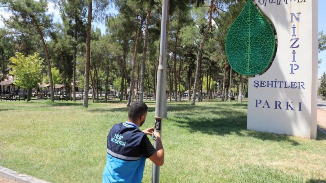 Nizip'te parklardaki aydınlatma sistemleri yenileniyor