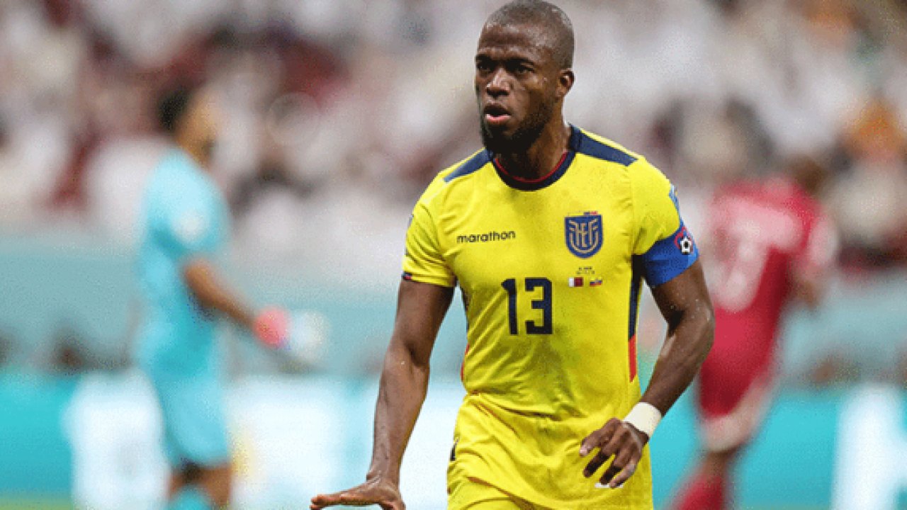 Süper Lig’in gol kralı Enner Valencia yeni takımında umduğunu bulamadı, futbol direktörü ile kavgaya tutuştu!