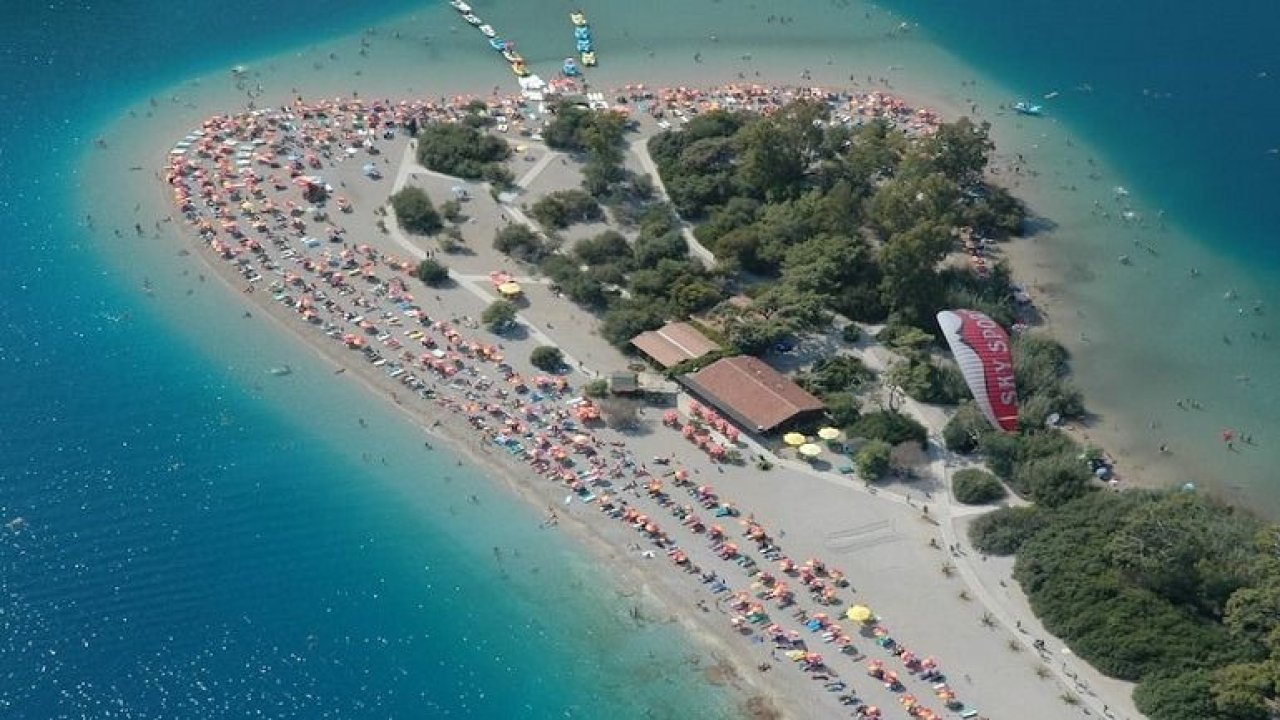 Fethiye: Güzel plajları, tarihi dokusu ve doğal güzellikleriyle ünlü olan bir tatil cenneti