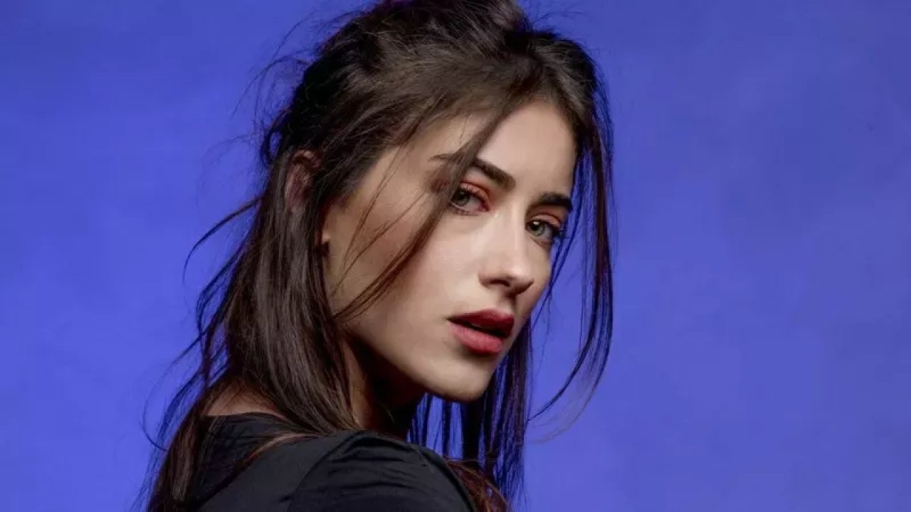 Melike Şahin konserinde Hazal Kaya'dan dans şovu! Konser öncesi doğum kiloları hakkında gelen soruya verdiği yanıt ise gündem oldu