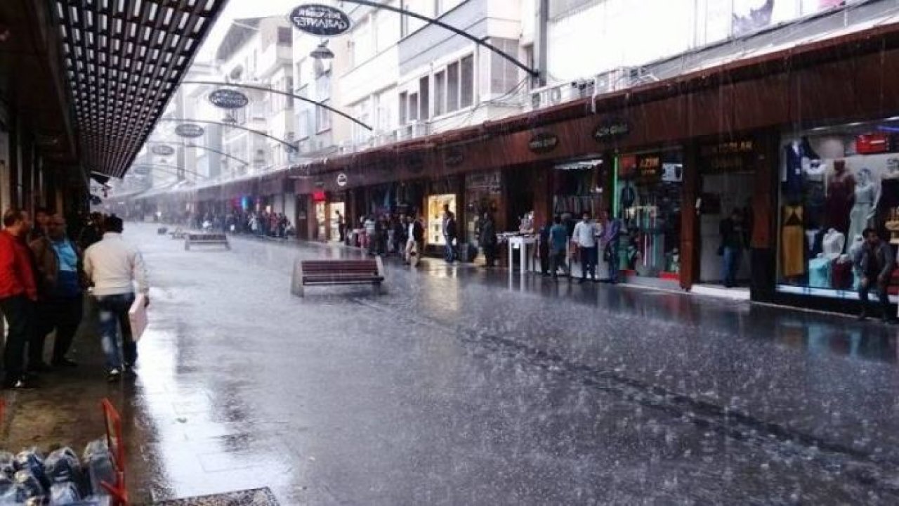 Gaziantep ani yağan yağmurla nefes aldı