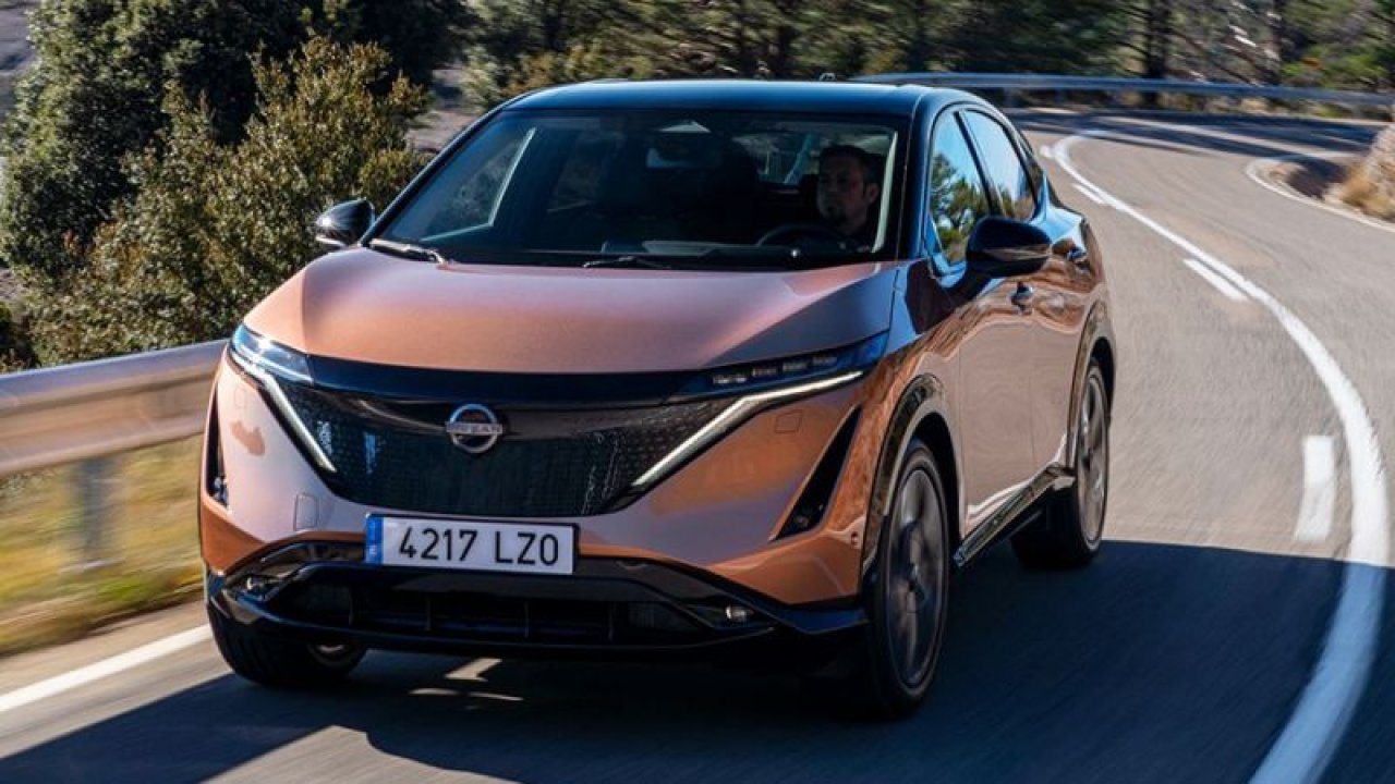 Yeni Nissan Leaf Crossover'a dönüşecek: Menzili yüzde 25 artıyor! Yeni yüzü ortaya çıktı