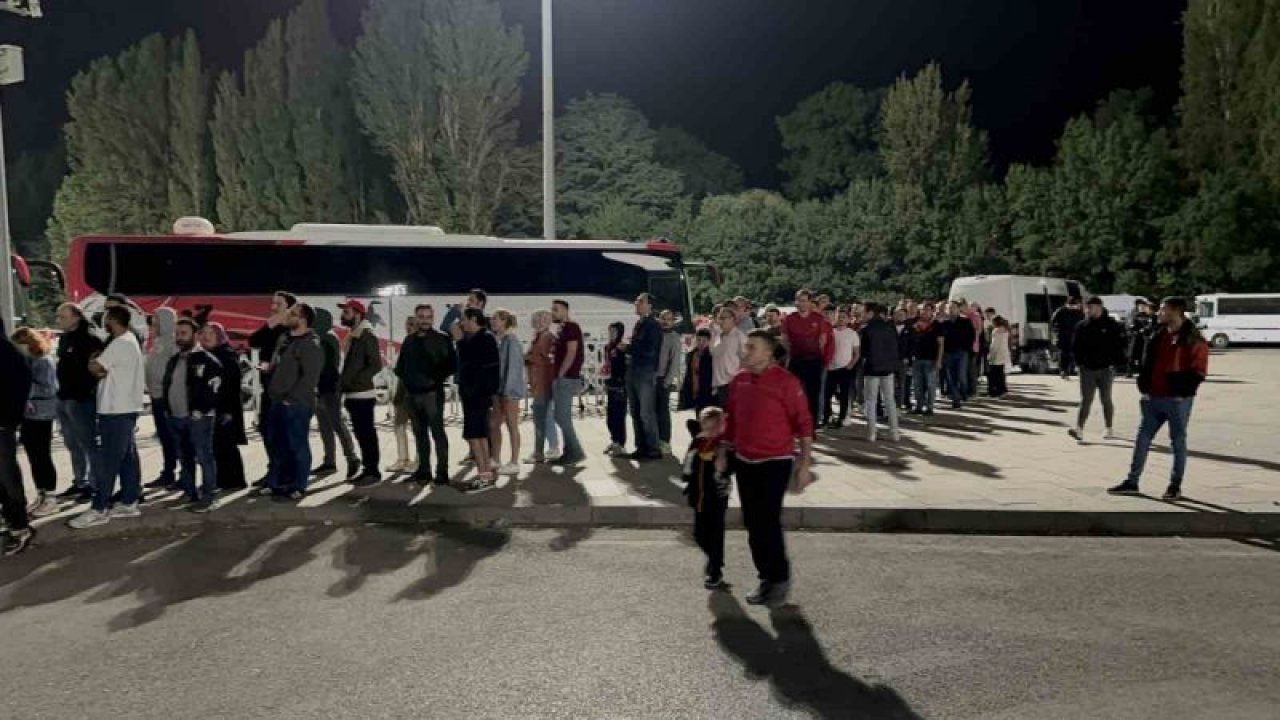 Eskişehir'de ŞOK! Stadyum turnikesi bozuldu, taraftarlar maçın ilk yarısını kaçırdı